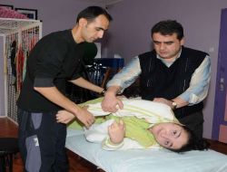 Ameliyat Sonrası Kızları Felç Olan Ailenin Açtığı Dava 5 Yıldır Sonuçlanmadı