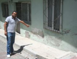 Üç Yıllık Kaldırımın Parasını İsteyen Belediyeye Halk Tepki Gösterdi