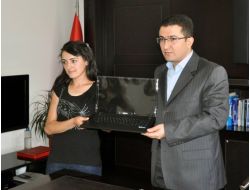 Malatya'da En Fazla Kitap Okuyana Bilgisayar Ve Altın Ödülü