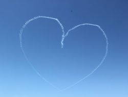 Türk Yıldızlarından Van Gölü Üzerinde Muhteşem Gösteri