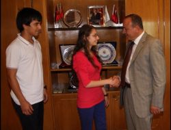 Vali Kızılcık, Başarılı Öğrencileri Ve Öğretmenlerini Ödüllendirdi