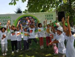 Çocuk Tarım Kampı'na Katılan Öğrenciler Sertifikalarını Aldı