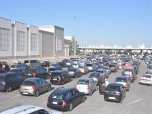 Kapıkule'den 8 Saatte 5 Bin Araç Geçti