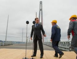 Medvedev Köprü Açtı: Vladivostok, San Fransisco’dan Daha Güzel