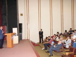 Vali Kızılcık: Gençler Kendine Güvenmeli Ve Yeniliklere Açık Olmalı