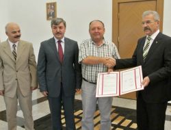 Başkan Tarhan, Babası Adına Ana Sınıfı Yaptırıyor