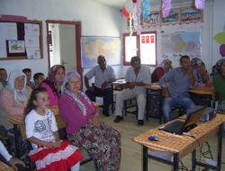 Kadın Çiftçiler Hem Tarım Hem De Çocuk Eğitimi Alıyor