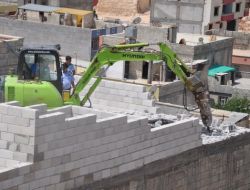 Kaçak İnşaata, Vinç Yardımıyla Kırıcı Çıkardılar