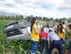 Yük Treni Minibüse Çarptı: 1'i Ağır 2 Yaralı
