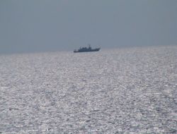 Nautilus, Düşen Uçak İçin Uluslararası Karasulara Hareket Etti