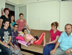 Öğrenciler, Antrenmanda Sakatlanan Cansu'ya Fotoğraf Makinesi Hediye Etti