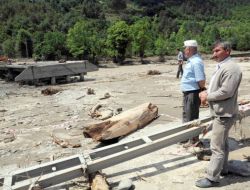 Selde En Çok 30 Yıl Önce Köprüsü Yıkılan Güzelceçay Köyü Gördü