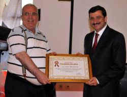 Keçiören'de Örnek Esnafa Teşekkür Belgesi