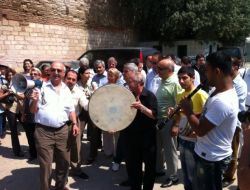 Chp'lilerden Çalgılı Sulukule Protestosu