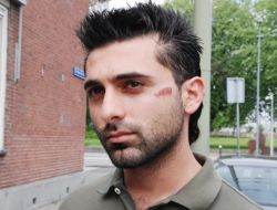 Polisten Türk Gence ‘Sakızı Niye Yuttun’ Dayağı