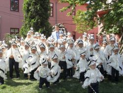 Eyüplü Minikler Sünnet Kıyafetlerini Aldı