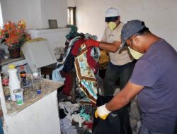 Akli Dengesi Bozuk Kadının Evinden Bir Kamyon Çöp Çıktı