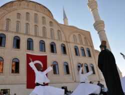 Midyat'ta 3 Bin Kişilik Camii Dualarla Hizmete Girdi