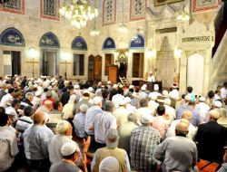 "Suriye’deki İnsanlara Dua Edelim"