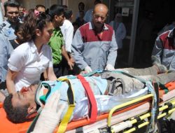 Yol Çalışması Yapan Beton Pompası Devrildi