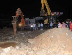 Su Taşkınlarına Belediye Ekipleri Anında Müdahale Etti