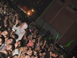 Tarkan Bursa'da 110 Bin Kişiye Konser Verdi