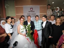 İzmir'de 'Ümit Besen Nikâh Dairesi' Açıldı