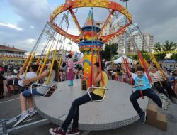 Büyükşehir Eğlenceyi Vatandaşın Ayağına Getiriyor