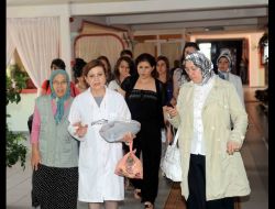 Kursiyerler Yaşlıların Saç Ve Cilt Bakımını Yaptı