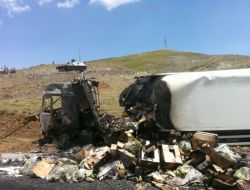 PKK'lılar 5 tırı ateşe verdi!!