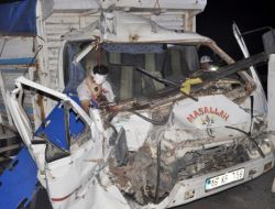 Osmaniye'de Kamyonet Tır'a Arkadan Çarptı