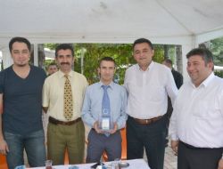 Belediye Başkanı Sezer'den Sünnetleri Yapan Doktor Ekibine Teşekkür Plaketi