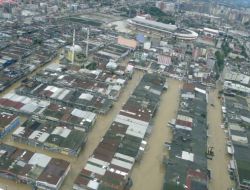 Sel Sonrası Oto Yıkamacılarında Uzun Kuyruklar Oluştu