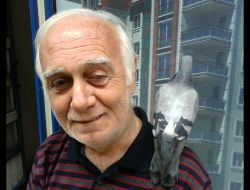 Sokakta Yürürken Başına Talih Kuşu Kondu