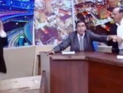 Milletvekili Canlı Yayında Silah Çekti