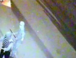 Sosyal Destek Merkezi'ne Molotoflu Saldırı Güvenlik Kamerasında