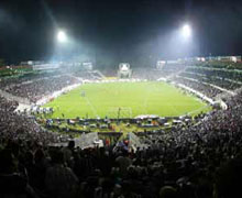 Beşiktaş 1 yıl daha İnönü'de..