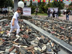 Katledilen 8 Bin 372 Boşnak İçin Ayakkabılı Telin Ve Anma