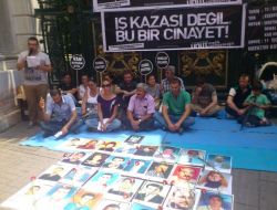 İş Kazalarına Siyah Şemsiyeli Protesto