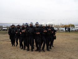 Rüzgar Tersten Esince Biber Gazı Polisleri Etkiledi!!
