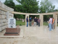 Âşık Dertli Mezarı Başında Anıldı