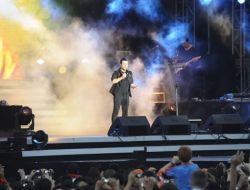 TARKAN, ÇANAKKALE’DE KONSER VERDİ!