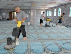 Niğde Belediyesi'nden Camilere Temizlik Hizmeti