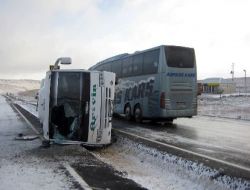 Yolcu Minibüsü Don Nedeniyle Devrildi: 1, Ölü, 6 Yaralı