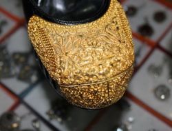 65 Bin Lirayla Ayakkabısını Altınla Kaplattı