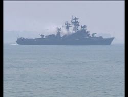 Rus Savaş Gemisi Boğaz'dan Geçti