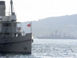 Rus Savaş Gemisi, Çanakkale Boğazı’ndan Geçti