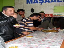 Sarıkamış'ta Ekmek Fırını Açılışında Vatandaşlara Hamsili Ekmek İkram Edildi