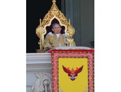 Tayland Kralı, Beyin Kanamasından Tedavi Gördü