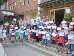 Ufuk Yaz Okulu'nun Öğrencileri Sertifikalarını Aldı